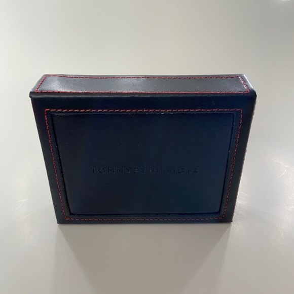 Tommy Hilfiger Premium Leather Wallet & Valet - Picture 10 of 11